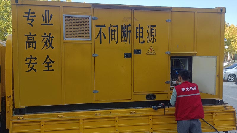 寿宁柴油发电机组和UPS电源配合使用时，如何避免切换过程中的电力中断？